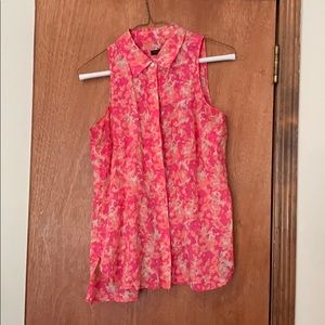 Sleeveless button down shirt